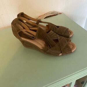 Earth Shoes Women's Brown Wedge Sandals